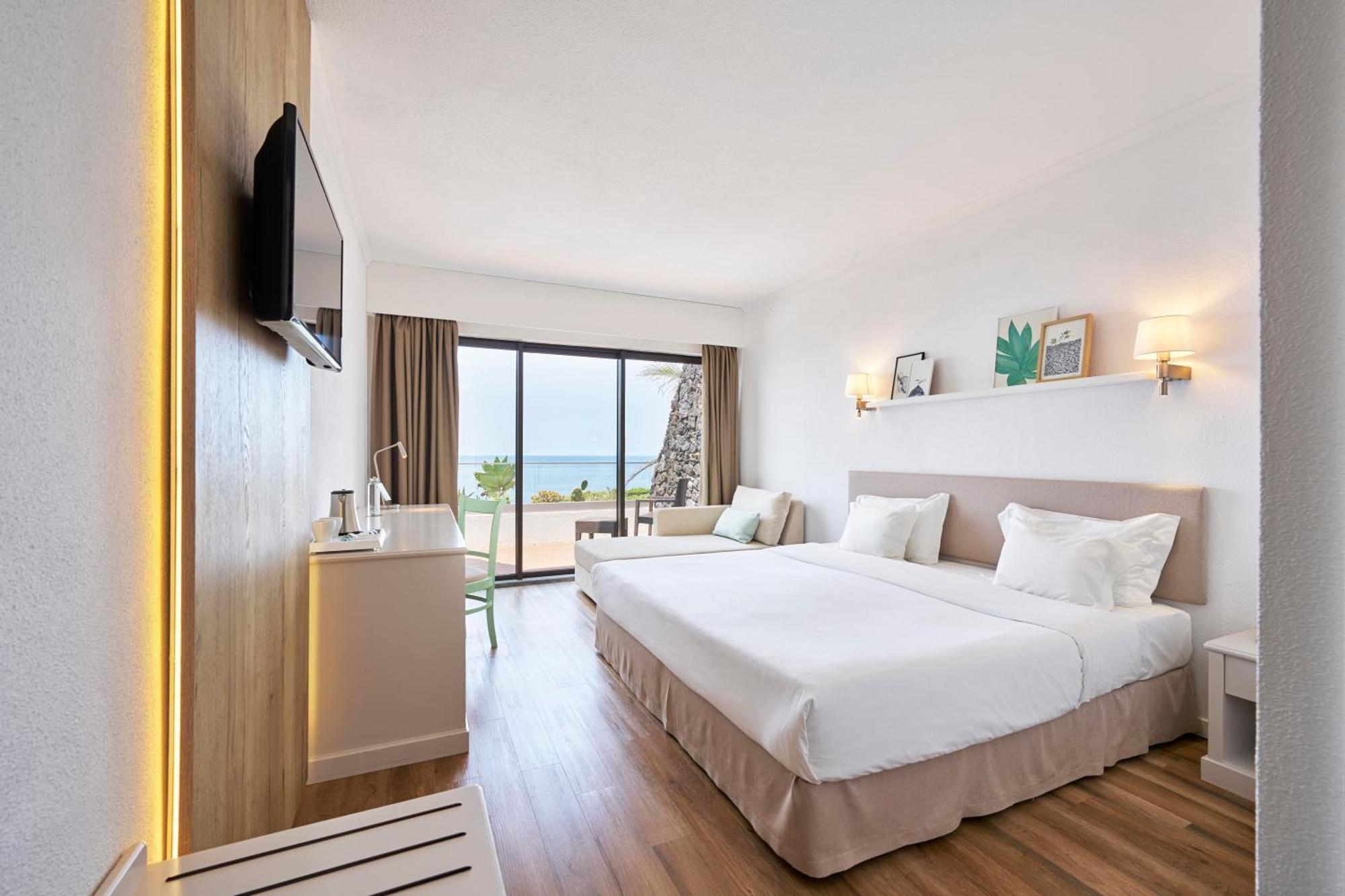 Superior Double or Twin Room Sea View